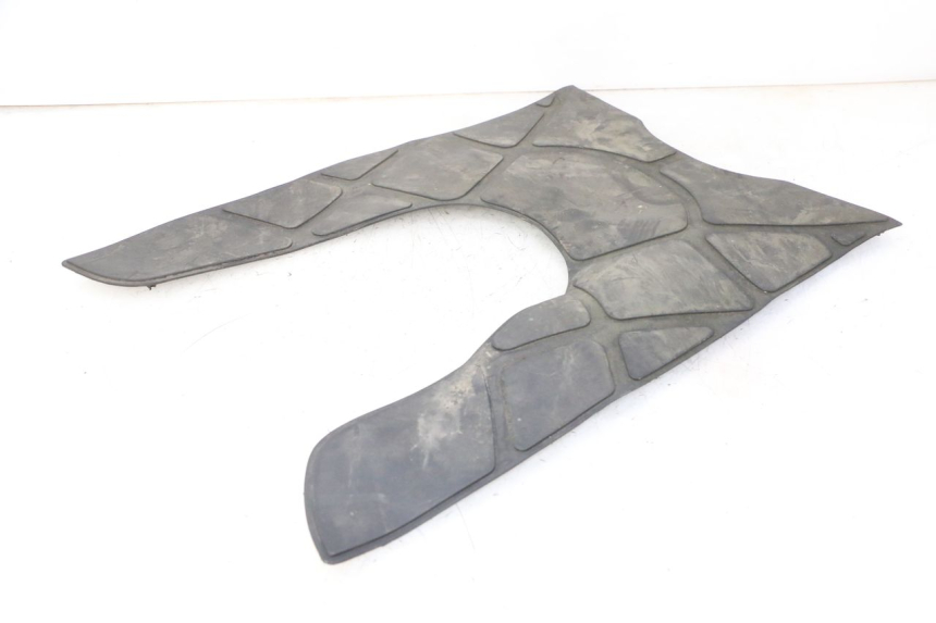 photo de TAPIS MARCHE PIED KYMCO GRAND DINK 125 (2008 - 2014) - Autre angle de vue