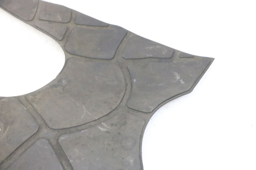 photo de TAPIS MARCHE PIED KYMCO GRAND DINK 125 (2002 - 2007) - Zoom état d’usage