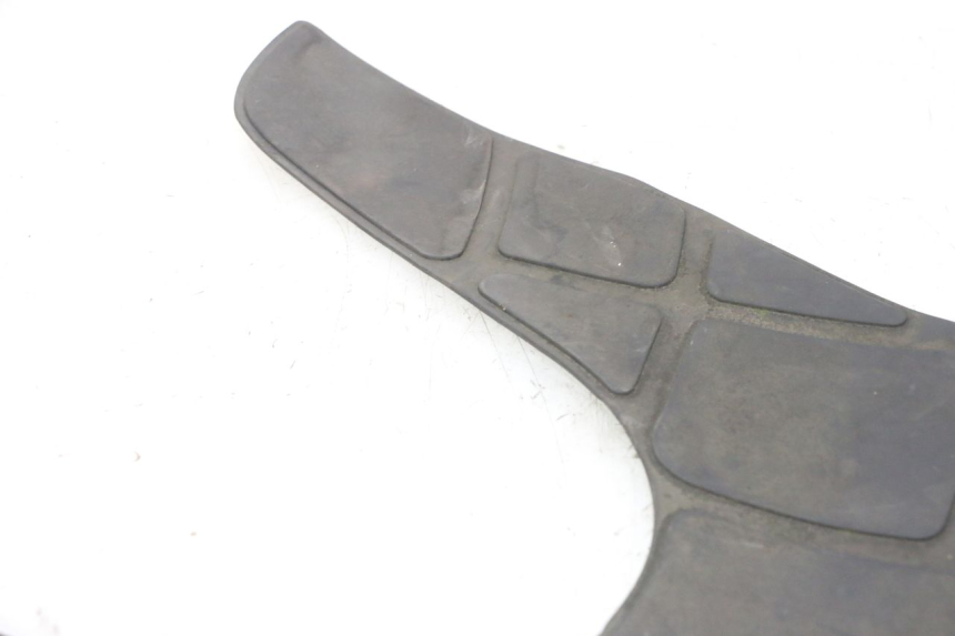 photo de TAPIS MARCHE PIED KYMCO GRAND DINK 125 (2002 - 2007) - Autre angle de vue