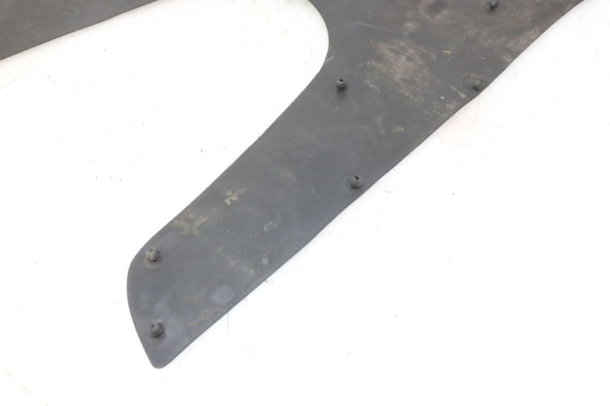 photo de TAPIS MARCHE PIED KYMCO GRAND DINK 125 (2002 - 2007) - Vue d’ensemble