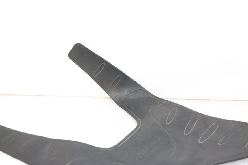 photo de TAPIS MARCHE PIED DAELIM HISTORY 125 (2001 - 2002) - Autre angle de vue