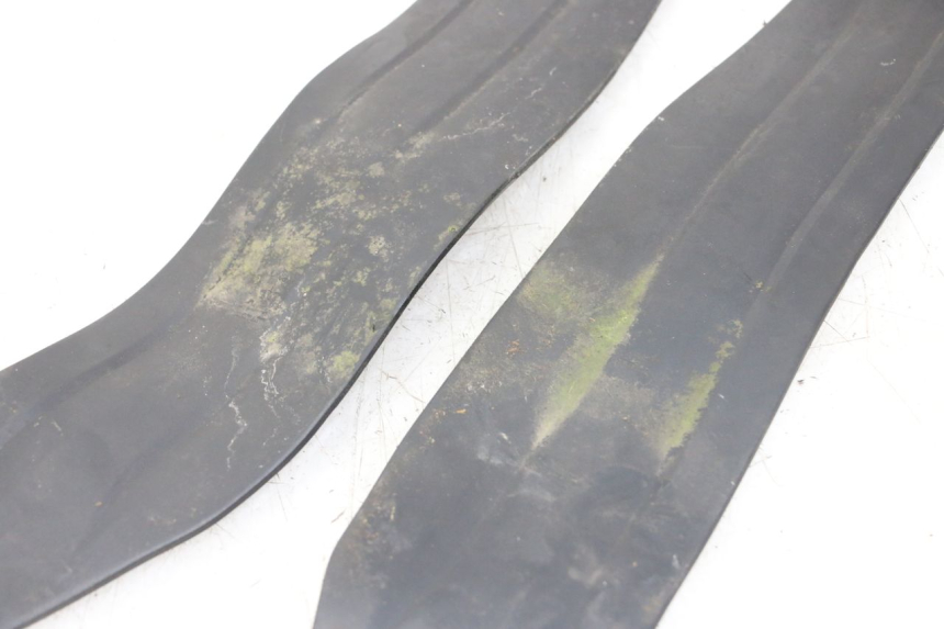 photo de TAPIS MARCHE PIED HONDA PCX (JF57/JF64) 125 (2014 - 2018) - Gros plan technique