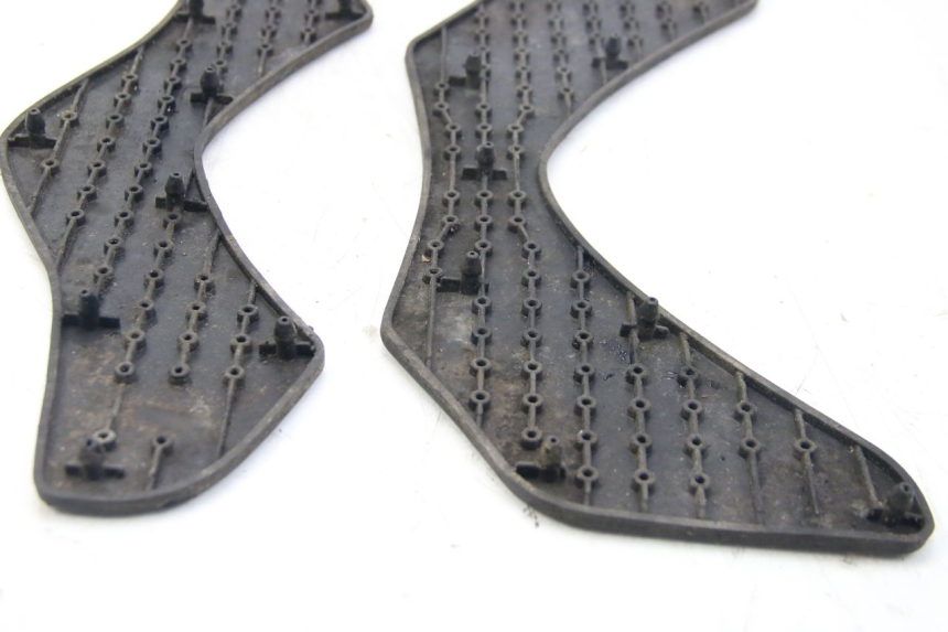 photo de TAPIS MARCHE PIED YAMAHA HW XENTER 125 (2011 - 2017) - Détail de la pièce