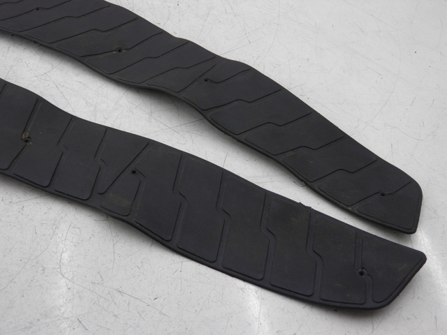 photo de TAPIS MARCHE PIED JM MOTOR S-MAX 125 (2010 - 2014) - Points de fixation