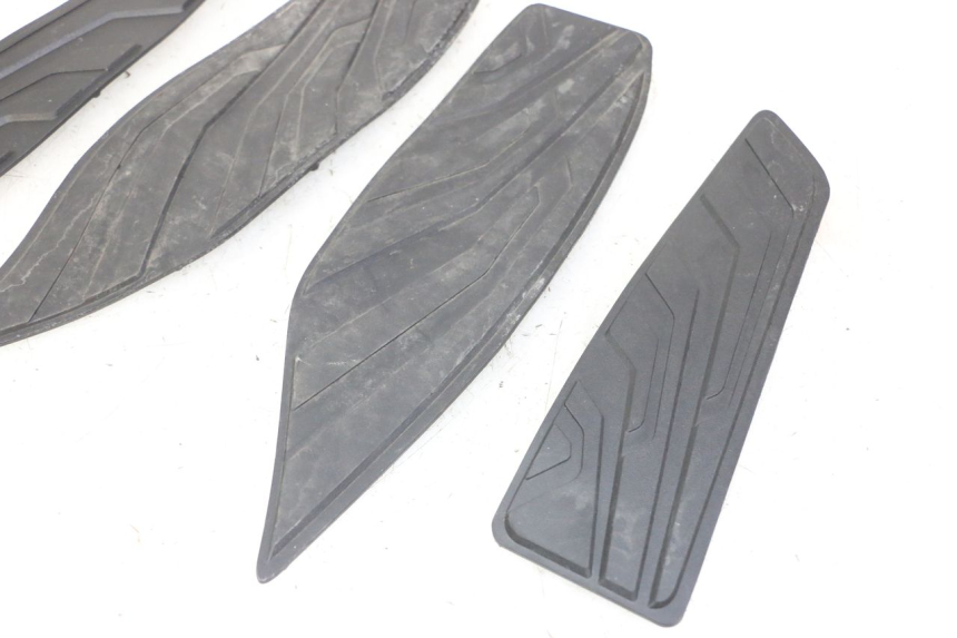 photo de TAPIS MARCHE PIED SYM JOYMAX 125 (2010 - 2017) - Zoom état d’usage