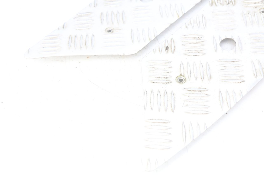 photo de TAPIS MARCHE PIED PEUGEOT KISBEE 2T 50 (2010 - 2017) - Zoom état d’usage