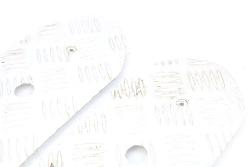 photo de TAPIS MARCHE PIED PEUGEOT KISBEE 2T 50 (2010 - 2017) - Gros plan technique