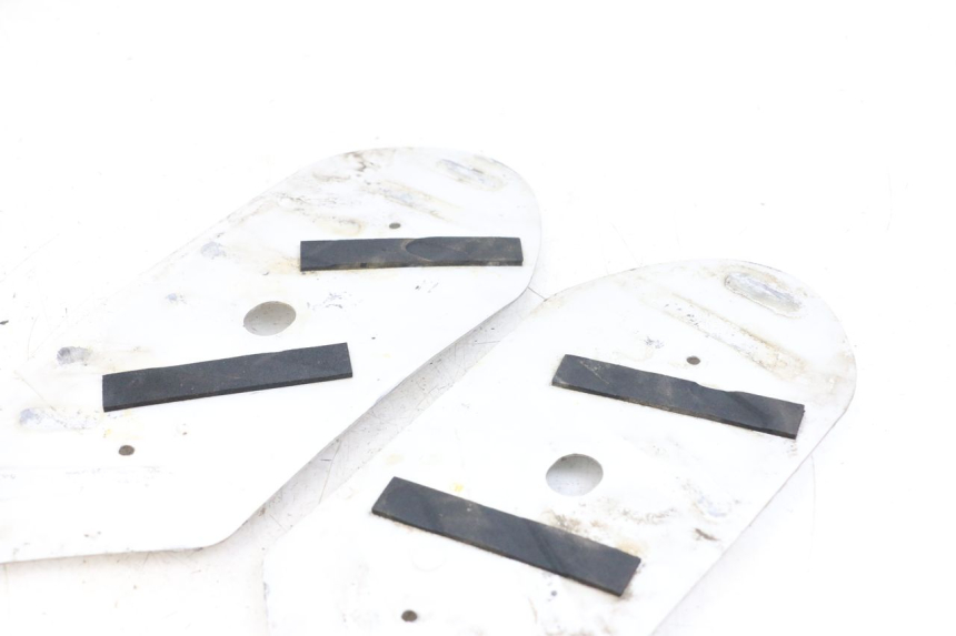 photo de TAPIS MARCHE PIED PEUGEOT KISBEE 2T 50 (2018 - 2022) - Zoom état d’usage