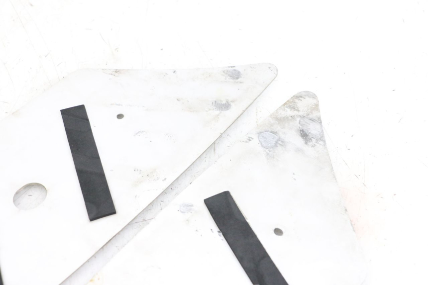 photo de TAPIS MARCHE PIED PEUGEOT KISBEE 4T 50 (2018 - 2022) - Zoom état d’usage