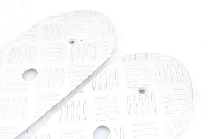 photo de TAPIS MARCHE PIED PEUGEOT KISBEE 4T 50 (2018 - 2022) - Vue d’ensemble