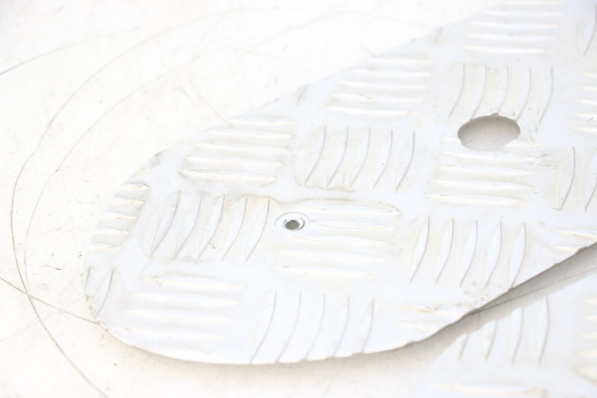 photo de TAPIS MARCHE PIED PEUGEOT KISBEE 4T 50 (2023 - 2026) - État de surface