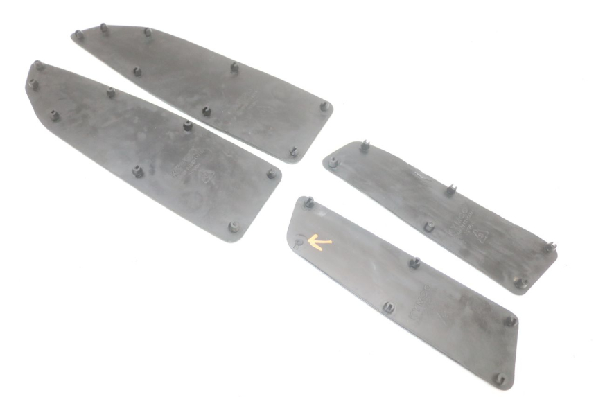 photo de TAPIS MARCHE PIED KYMCO X-TOWN XTOWN 125 (2016 - 2021) - Gros plan technique