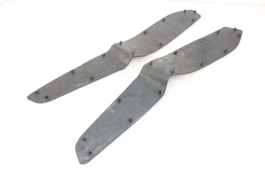 photo de TAPIS MARCHE PIED KYMCO XCITING 500 (2007 - 2010) - Détail de la pièce