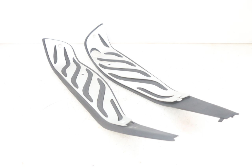 photo de TAPIS MARCHE PIED PIAGGIO MP3 HPE 300 (2019 - 2026) - Vue principale