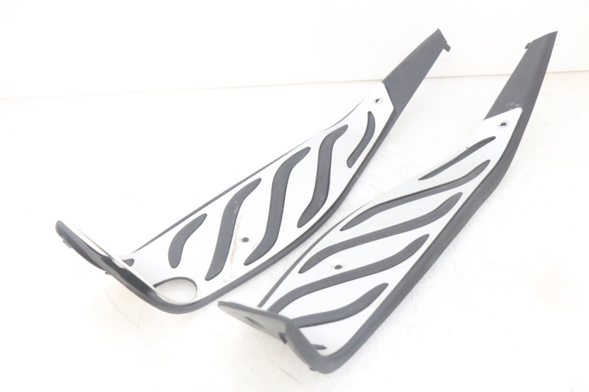 photo de TAPIS MARCHE PIED PIAGGIO MP3 HPE 300 (2019 - 2026) - Zoom composants