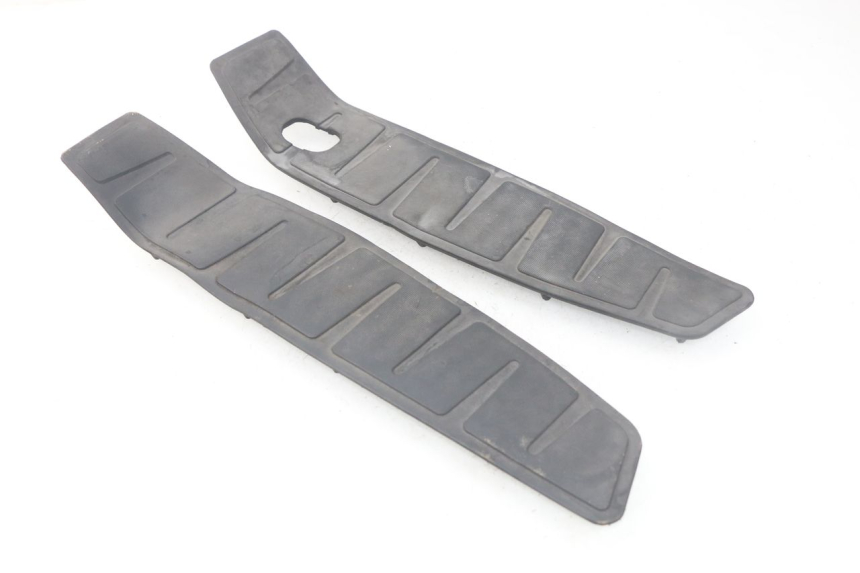 photo de TAPIS MARCHE PIED PIAGGIO MP3 LT 400 (2007 - 2012) - Zoom état d’usage