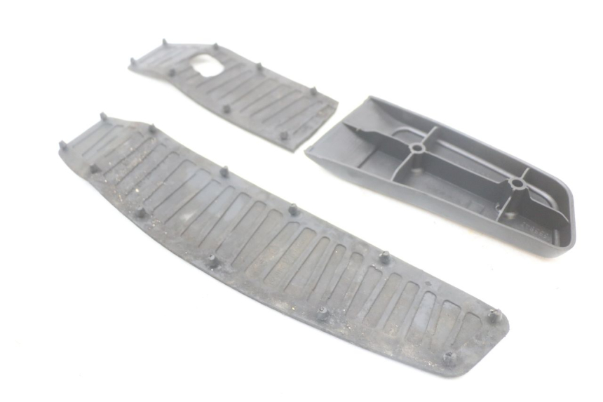 photo de TAPIS MARCHE PIED PIAGGIO MP3 LT 400 (2007 - 2012) - Zoom état d’usage