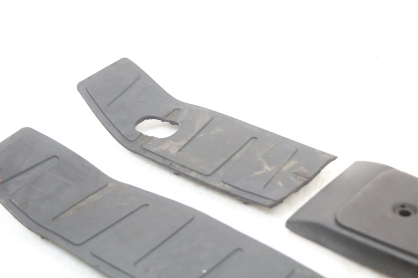 photo de TAPIS MARCHE PIED PIAGGIO MP3 LT 400 (2007 - 2012) - Vue d’ensemble