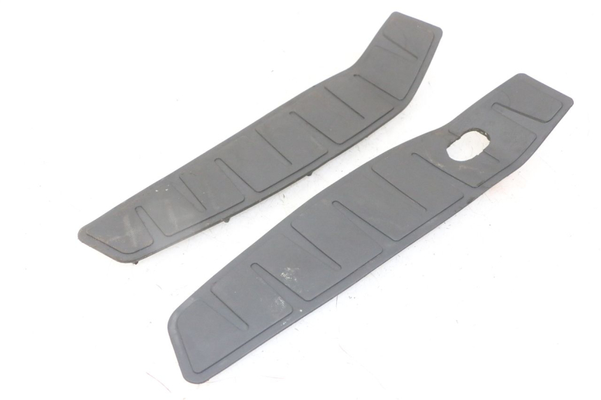 photo de TAPIS MARCHE PIED PIAGGIO MP3 LT 300 (2010 - 2016) - Vue principale