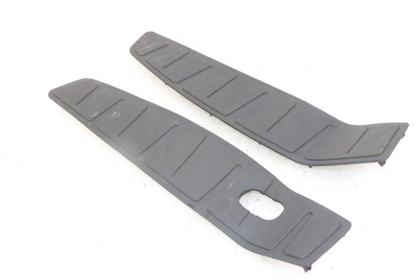 photo de TAPIS MARCHE PIED PIAGGIO MP3 LT 300 (2010 - 2016) - Zoom état d’usage