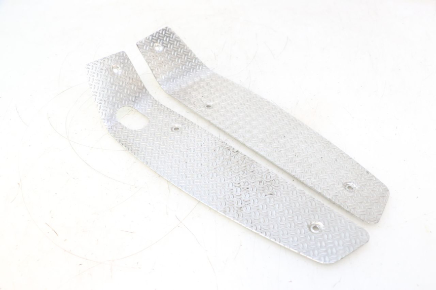 photo de TAPIS MARCHE PIED PIAGGIO MP3 LT 300 (2010 - 2016) - Points de fixation