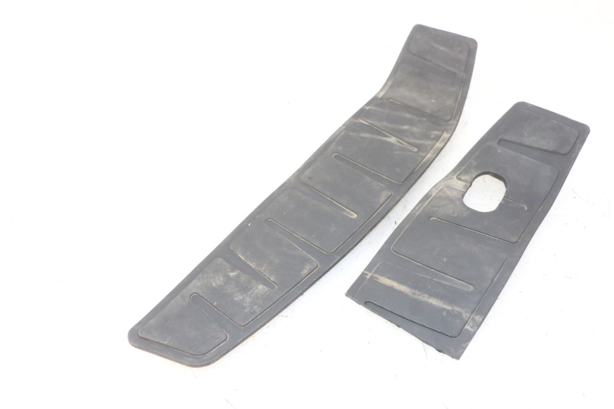 photo de TAPIS MARCHE PIED PIAGGIO MP3 RL 250 (2006 - 2010) - Vue principale