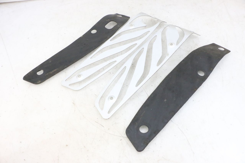 photo de TAPIS MARCHE PIED PIAGGIO MP3 500 (2016 - 2018) - Autre angle de vue