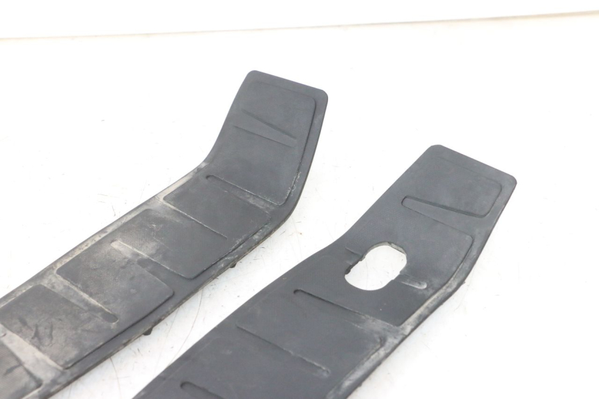 photo de TAPIS MARCHE PIED PIAGGIO MP3 500 (2016 - 2018) - Détail de la pièce