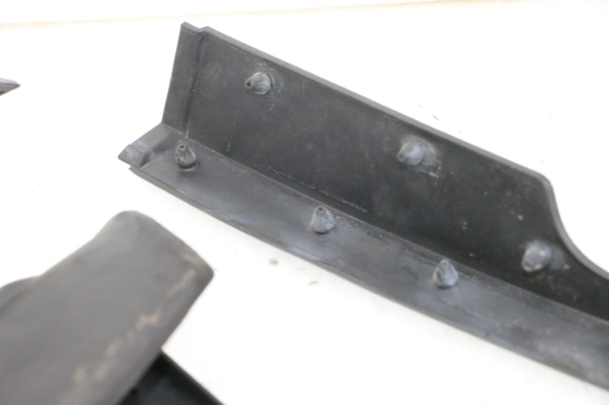 photo de TAPIS MARCHE PIED YAMAHA NEO'S CORE 1 (2022 - 2026) - Photo complémentaire