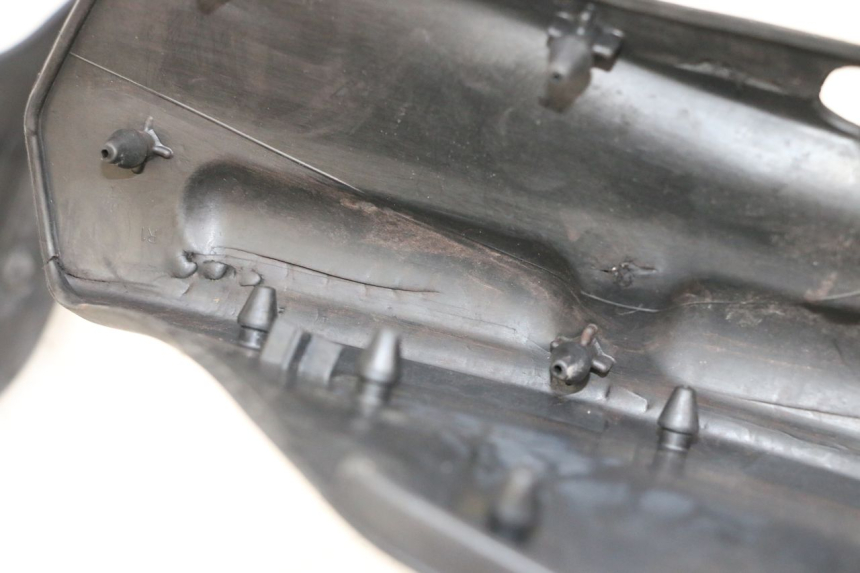 photo de TAPIS MARCHE PIED YAMAHA NEO'S CORE 1 (2022 - 2026) - Points de fixation