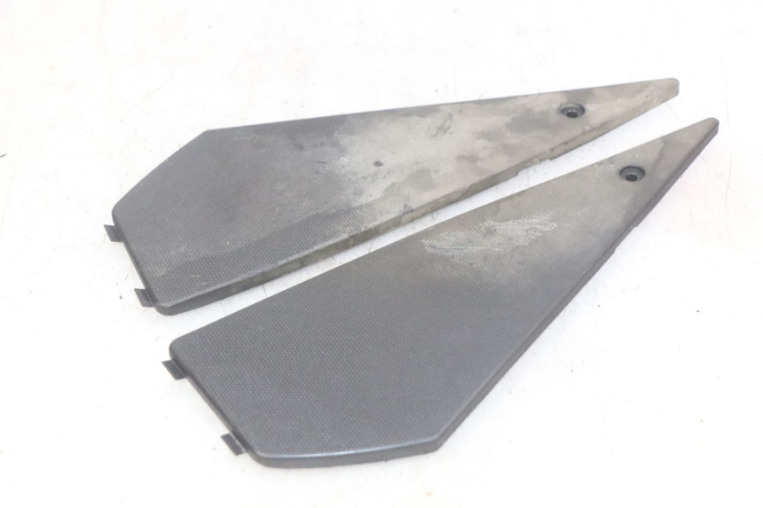 photo de TAPIS MARCHE PIED PIAGGIO NEW TYPHOON 50 (2010 - 2017) - Zoom état d’usage