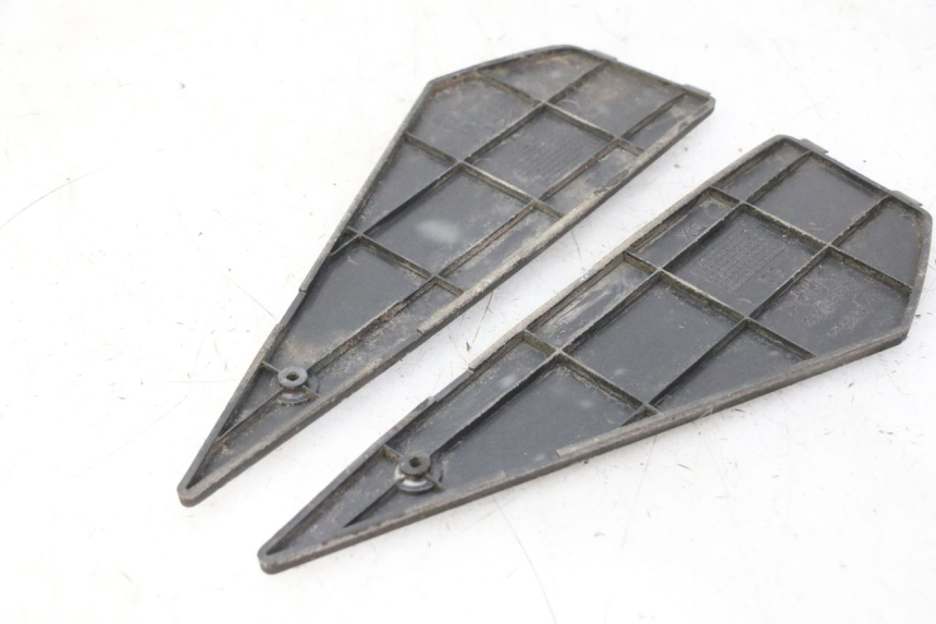 photo de TAPIS MARCHE PIED PIAGGIO NEW TYPHOON 50 (2010 - 2017) - Gros plan technique