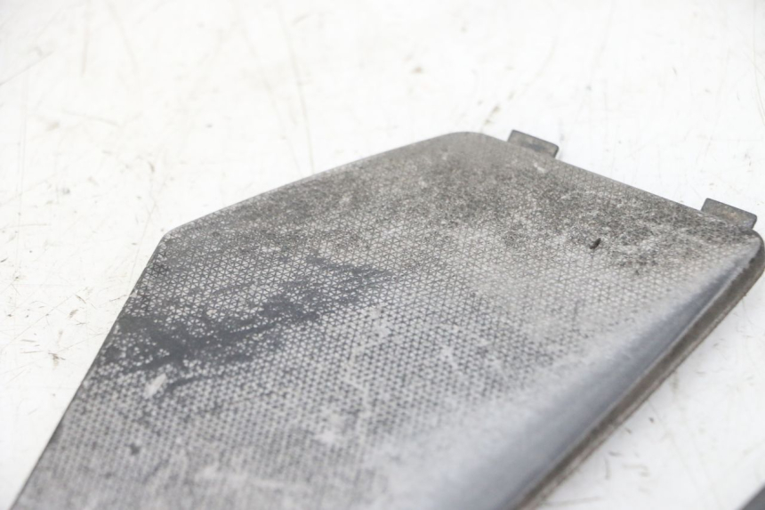 photo de TAPIS MARCHE PIED PIAGGIO NEW TYPHOON 50 (2010 - 2017) - Points de fixation