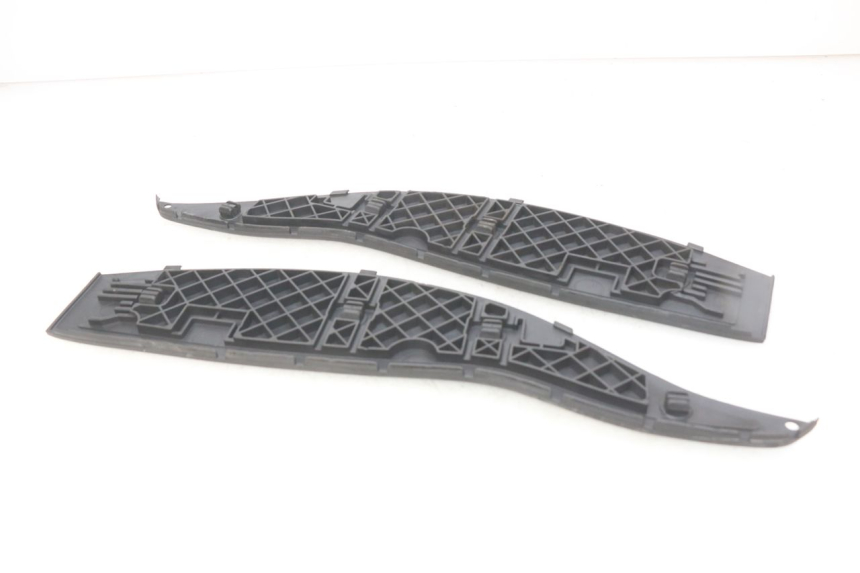 photo de TAPIS MARCHE PIED GILERA NEXUS 125 (2009 - 2013) - Détail de la pièce