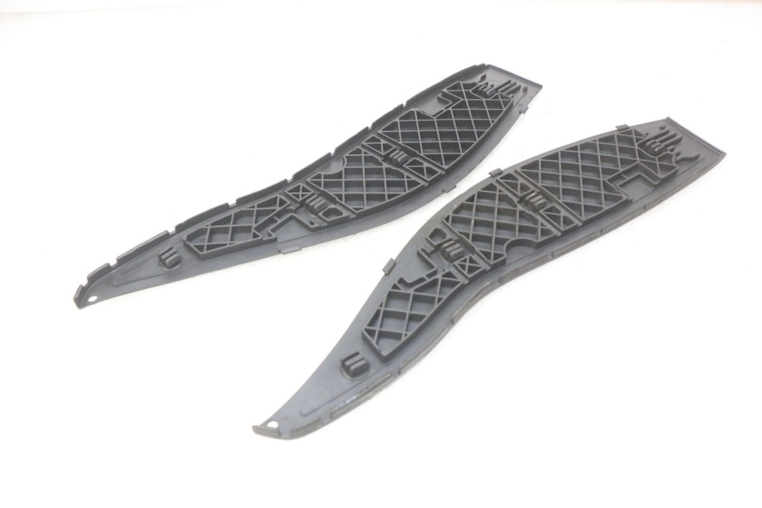 photo de TAPIS MARCHE PIED GILERA NEXUS 125 (2009 - 2013) - Zoom état d’usage