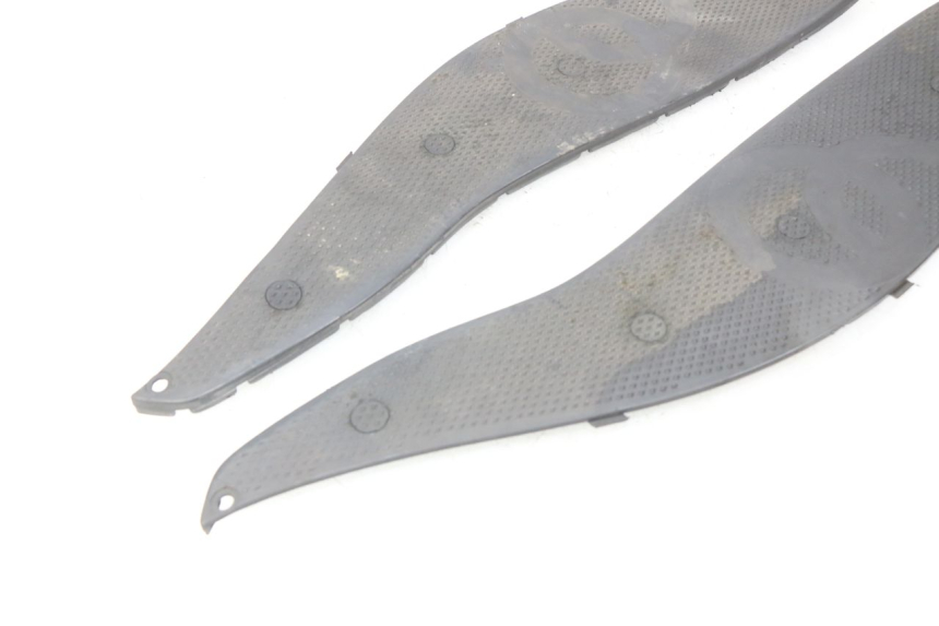 photo de TAPIS MARCHE PIED GILERA NEXUS 125 (2009 - 2013) - Autre angle de vue