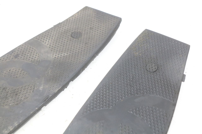 photo de TAPIS MARCHE PIED GILERA NEXUS 125 (2009 - 2013) - Gros plan technique