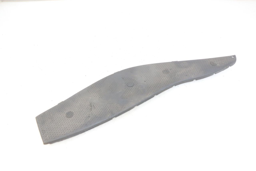 photo de TAPIS MARCHE PIED GILERA NEXUS 125 (2007 - 2009) - Zoom état d’usage