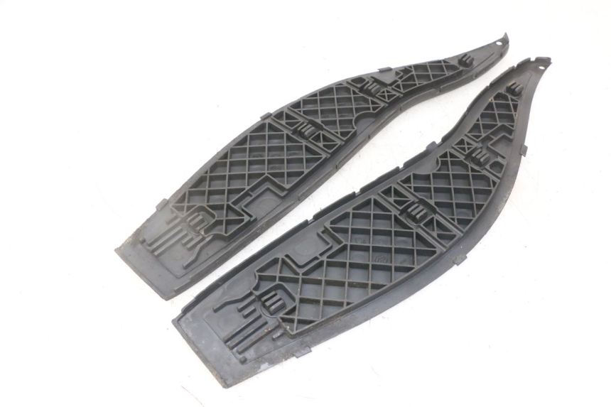 photo de TAPIS MARCHE PIED GILERA NEXUS 125 (2009 - 2013) - Détail de la pièce