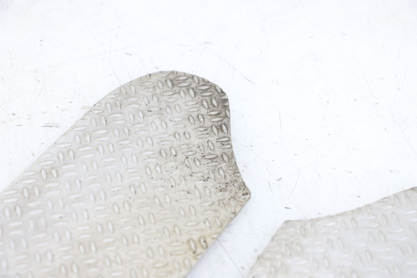 photo de TAPIS MARCHE PIED PIAGGIO NRG POWER PUREJET 50 (2018 - 2021) - Points de fixation