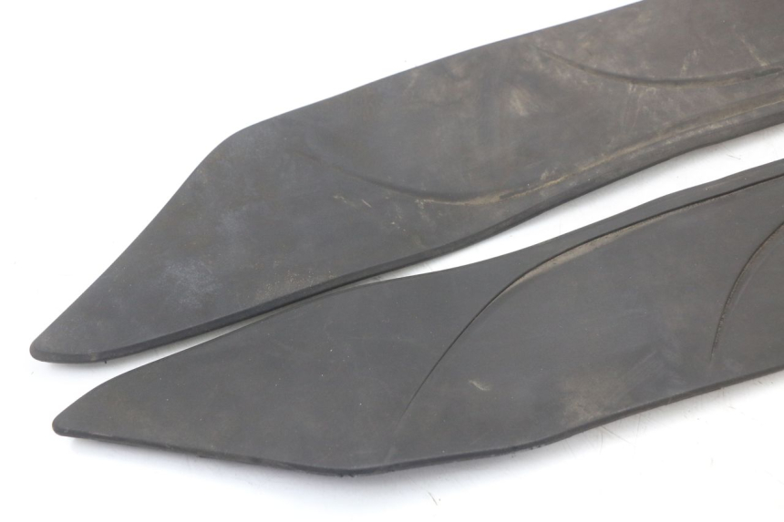 photo de TAPIS MARCHE PIED HONDA PCX (JF28) 125 (2009 - 2011) - Détail de la pièce