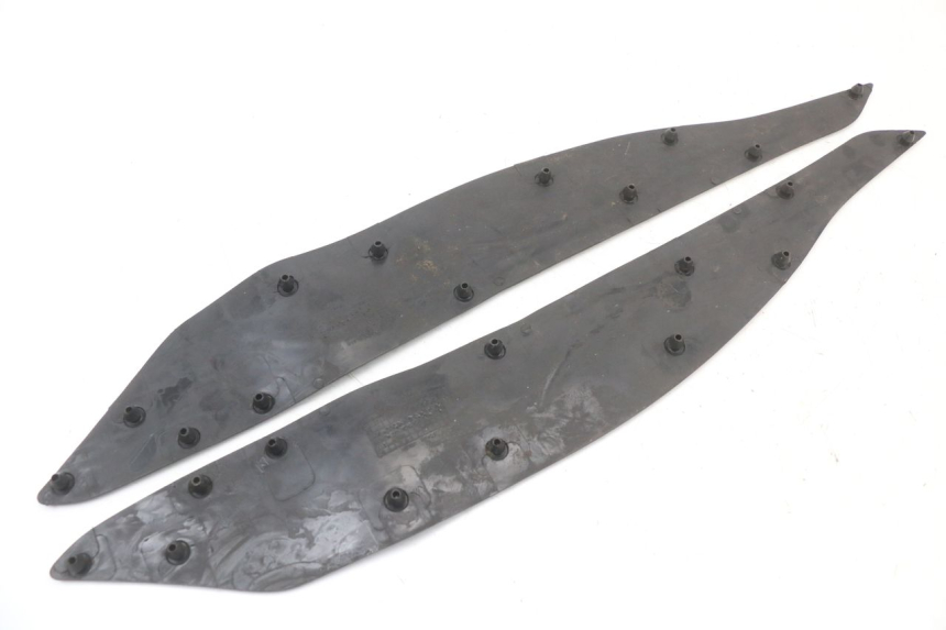 photo de TAPIS MARCHE PIED HONDA PCX (JF28) 125 (2009 - 2011) - Gros plan technique