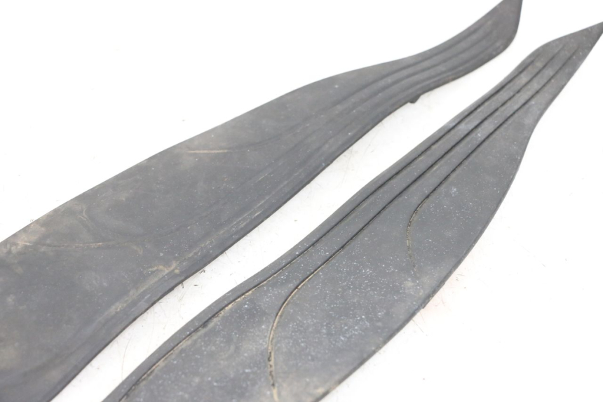 photo de TAPIS MARCHE PIED HONDA PCX (JF47) 125 (2012 - 2013) - Zoom état d’usage