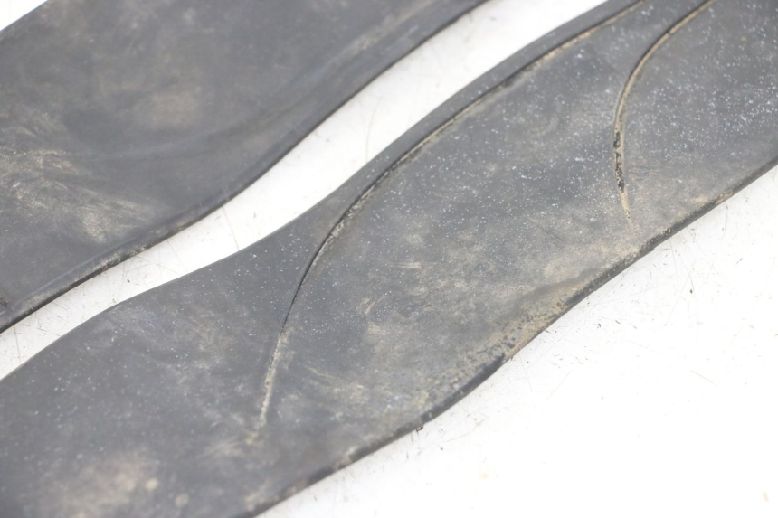 photo de TAPIS MARCHE PIED HONDA PCX (JF47) 125 (2012 - 2013) - Autre angle de vue