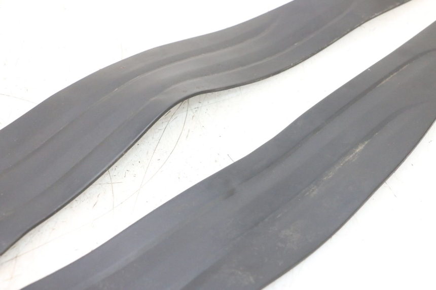 photo de TAPIS MARCHE PIED HONDA PCX (JF57/JF64) 125 (2014 - 2018) - Autre angle de vue