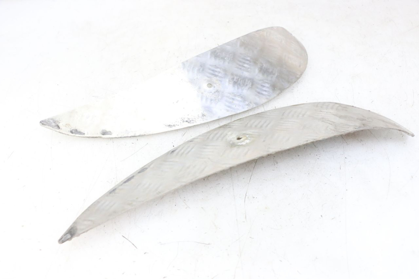 photo de TAPIS MARCHE PIED PEUGEOT ELYSTAR 50 (2002 - 2014) - Zoom état d’usage