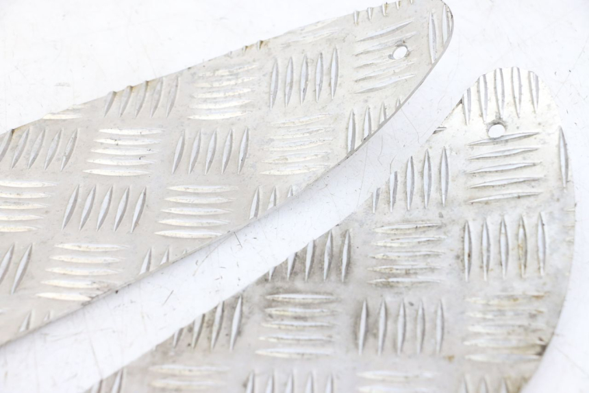 photo de TAPIS MARCHE PIED PEUGEOT ELYSTAR 50 (2002 - 2014) - Gros plan technique