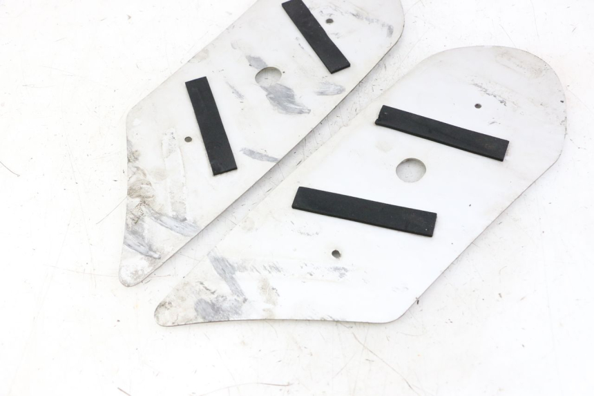 photo de TAPIS MARCHE PIED PEUGEOT KISBEE 4T 50 (2018 - 2022) - Détail de la pièce