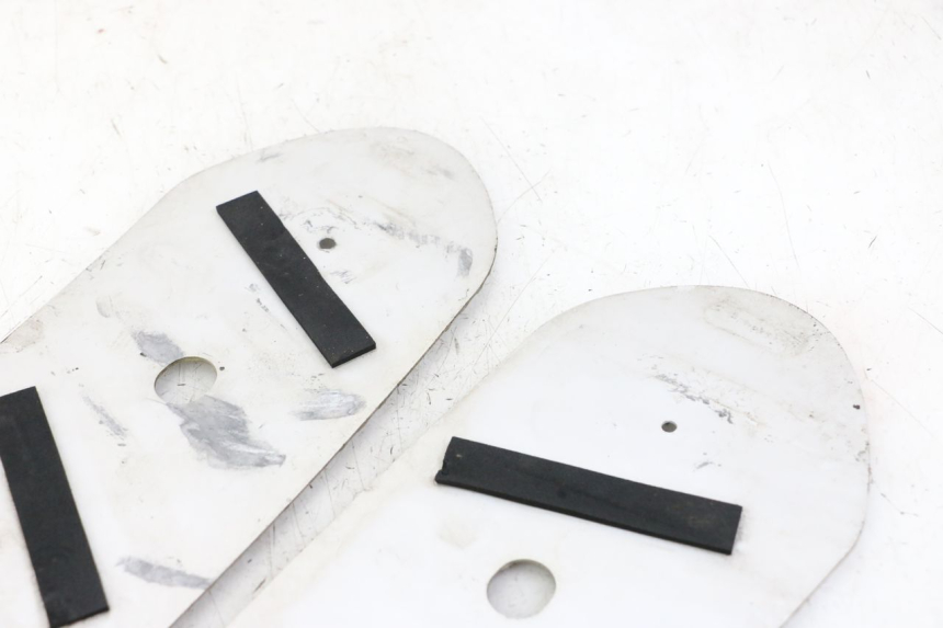 photo de TAPIS MARCHE PIED PEUGEOT KISBEE 4T 50 (2018 - 2022) - Zoom état d’usage