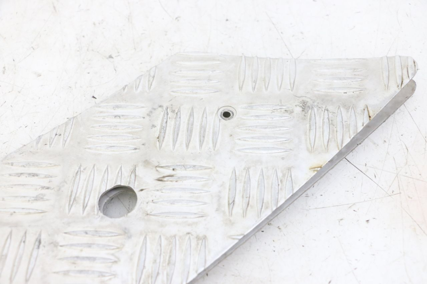 photo de TAPIS MARCHE PIED PEUGEOT STREETZONE I 2T 50 (2018 - 2020) - Détail de la pièce